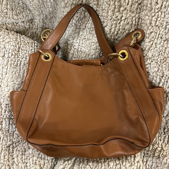Authentic NWOT Michael Kors Caramel Brown Soft Leather Purse W/3 Inside Sections - Picture 3 of 7
